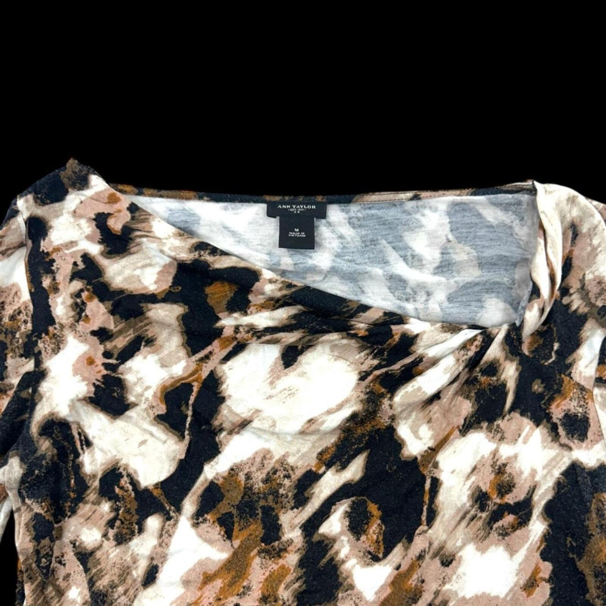 Ann Taylor Long Sleeve Boat Neck Blouse in Abstract Animal Print Brown Y2K