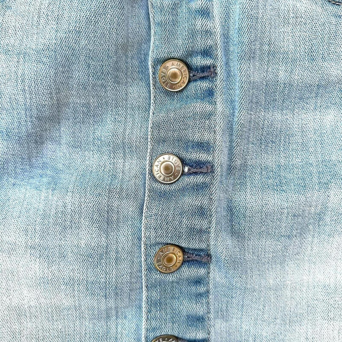 American Eagle Light Wash Denim Skirt Y2K Skater Preppy Style with Button Front