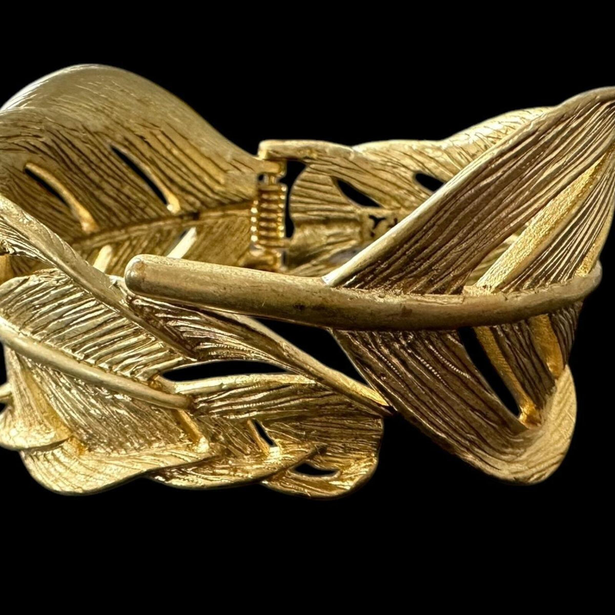 Vintage Gold Leaf Design Hinged Bracelet