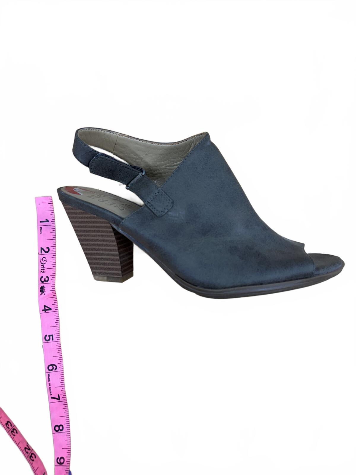 Naturalizer Gray Suede Slingback Heeled Sandals Casual Contemporary