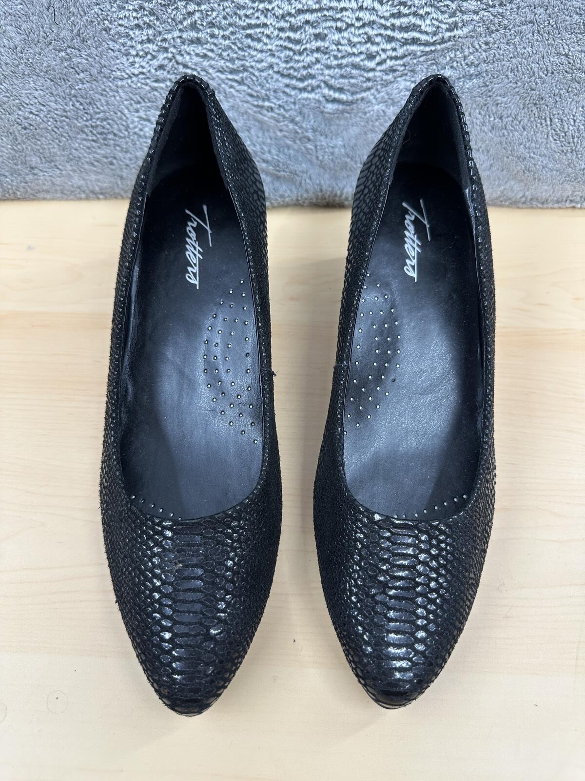 Trotters Black Textured Low Heel Pumps Classic Comfortable Office Casual Shoes