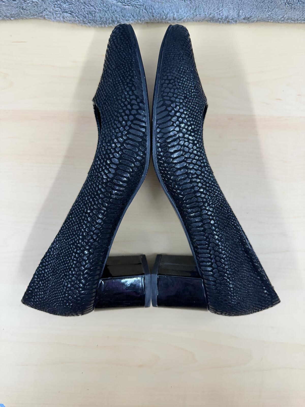 Trotters Black Textured Low Heel Pumps Classic Comfortable Office Casual Shoes