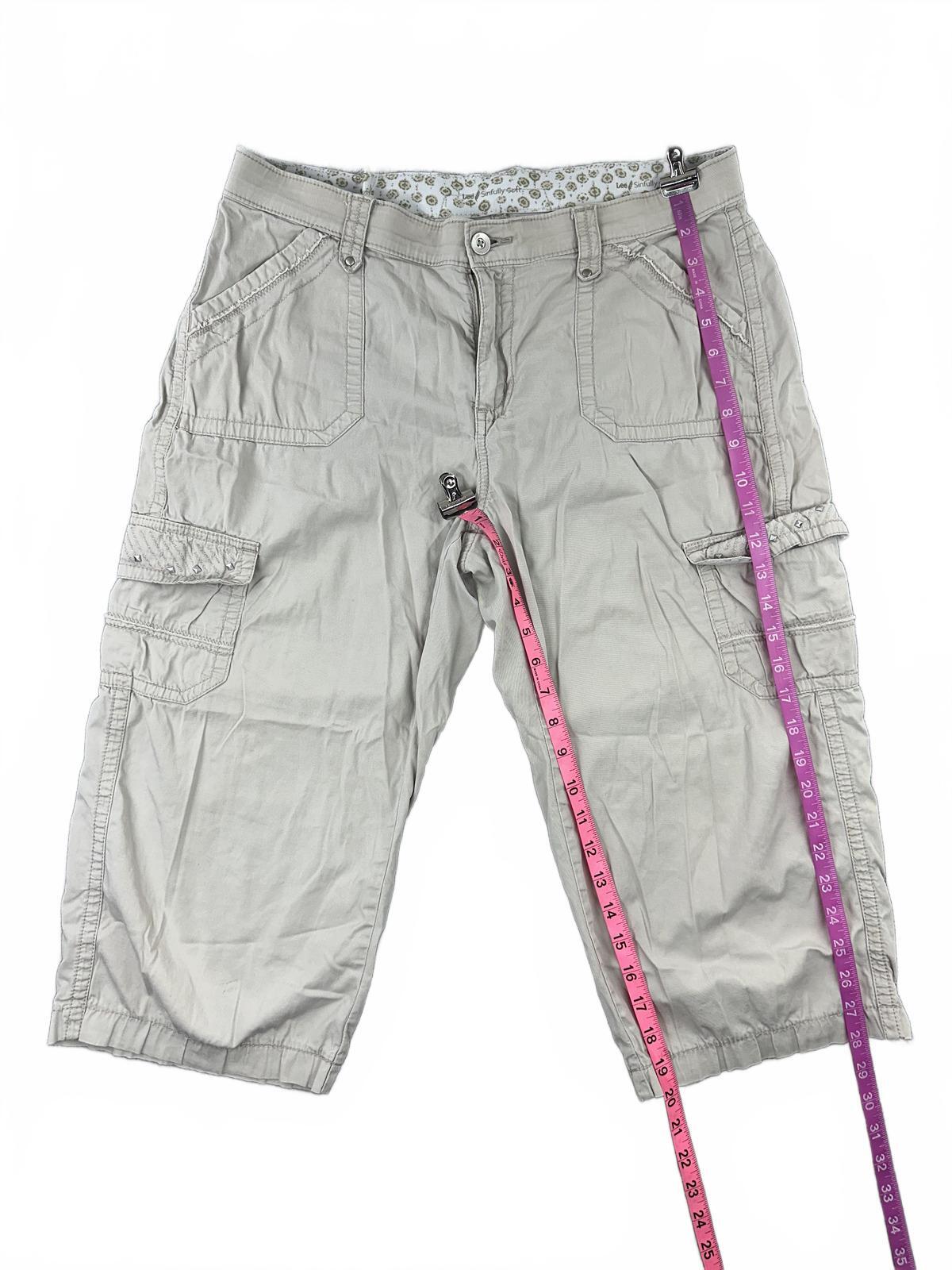 Lee Sinfully Soft Beige Cargo Capri Shorts Medium Casual Utility Summer