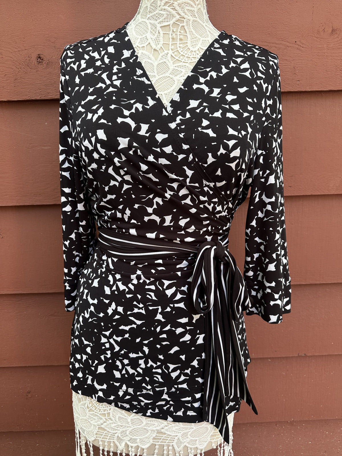 Laundry by Shelli Segal Black and White Abstract Print Wrap Top