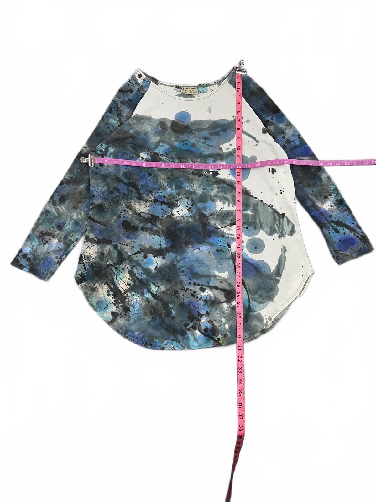 Sucesos Hand Painted Oversized Raglan Sleeve Shirt with Abstract Blue and Black