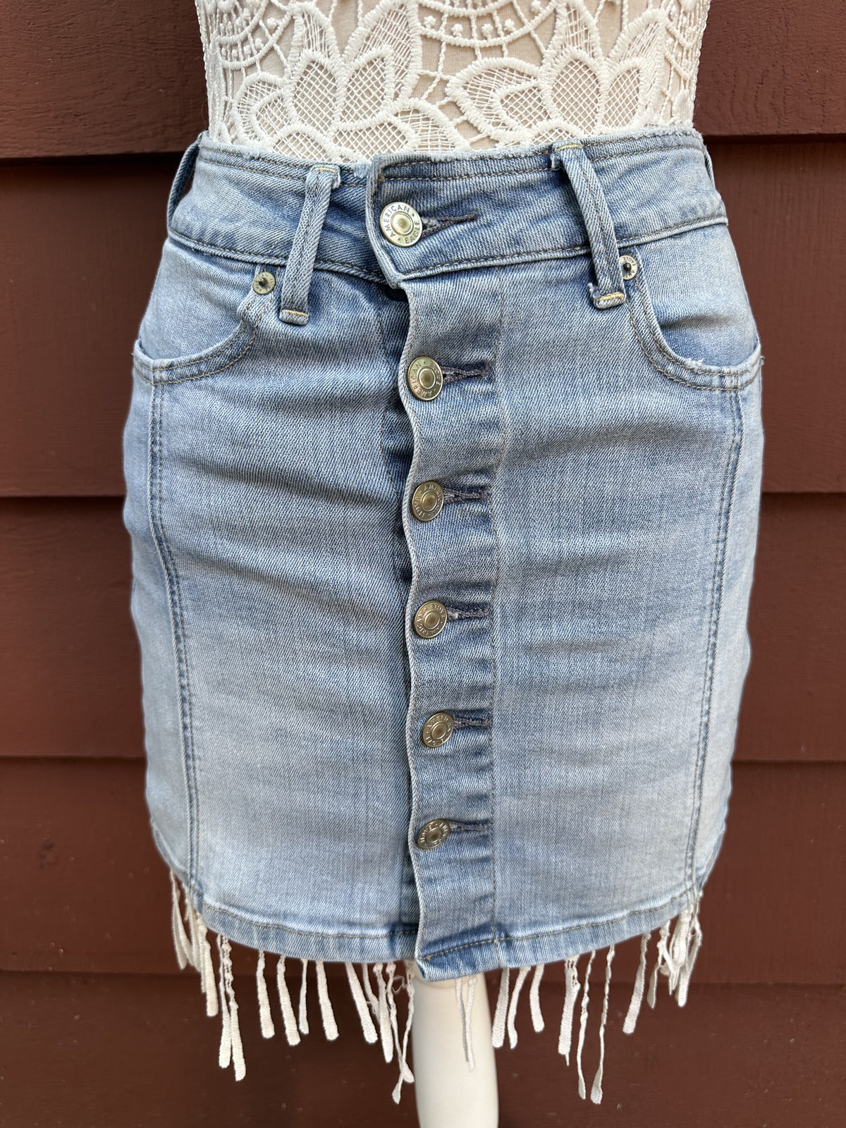 American Eagle Light Wash Denim Skirt Y2K Skater Preppy Style with Button Front
