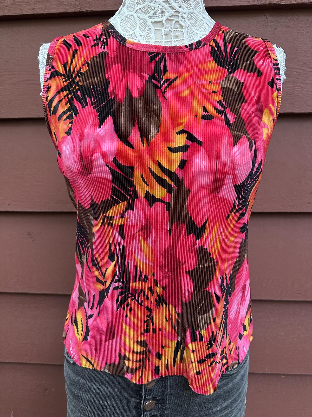 Plissé Vintage Inspired Floral Sleeveless Top