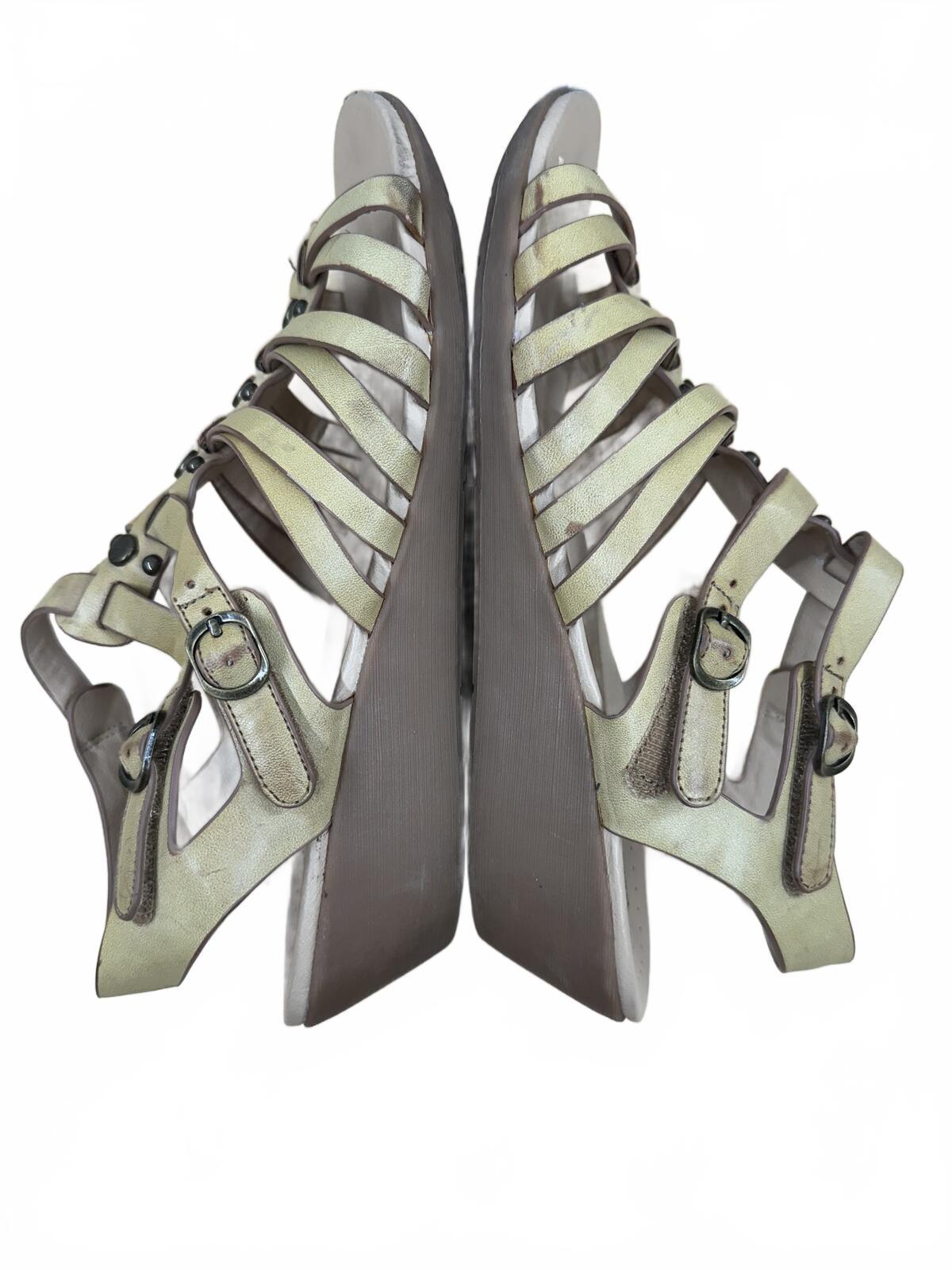 Baretraps Strappy Gladiator Wedge Sandals Beige Brown Y2K Boho Festival