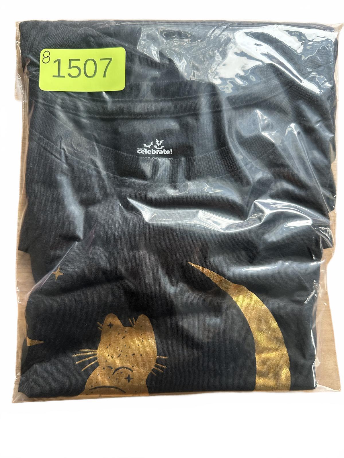 NWT Way to Celebrate Halloween Black Cat Moon Graphic Tee