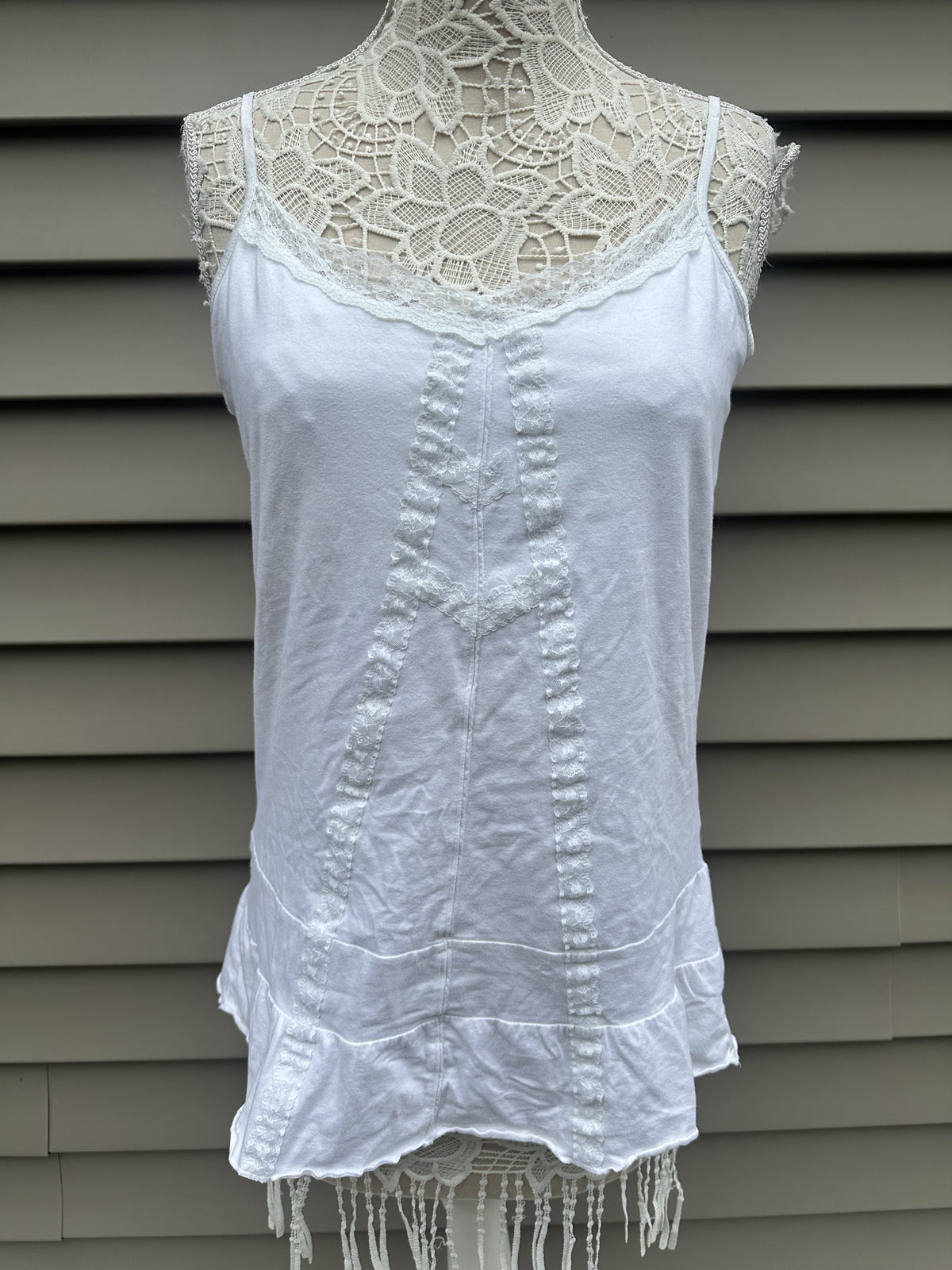 Bailey's Point White Lace Cami Top with Ruffled Hem Coquette Fairy Y2K