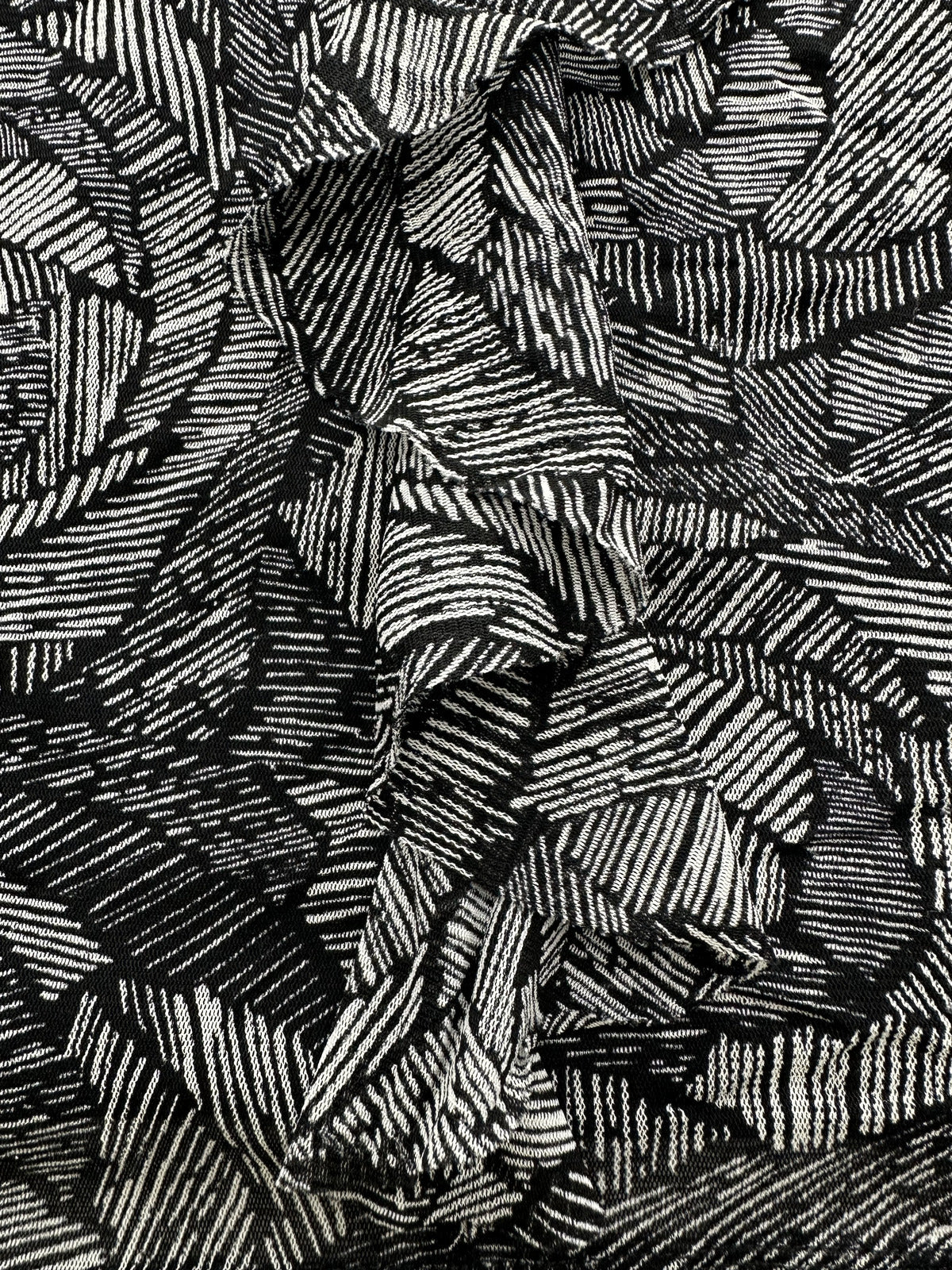 Croft & Barrow Black and White Abstract Pattern V Neck Short Sleeve Top