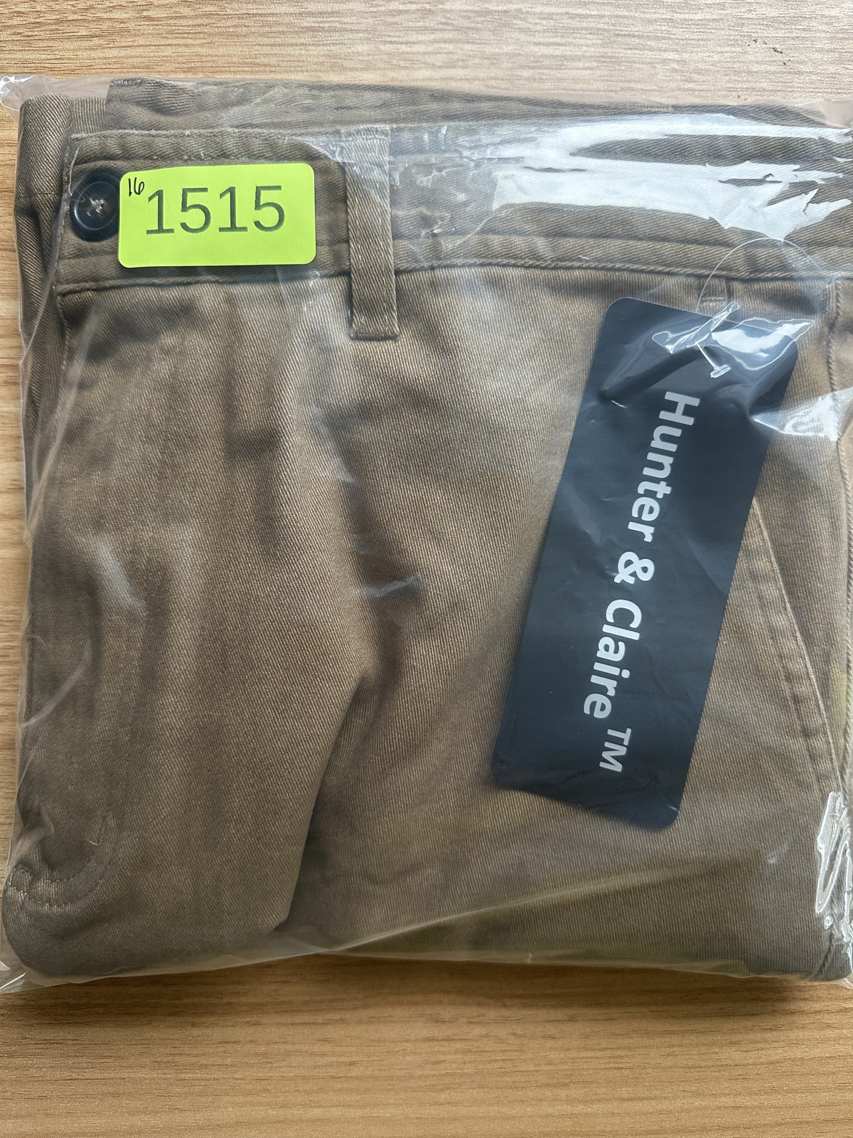 NWT Hunter & Claire Classic Khaki Cargo Shorts Casual