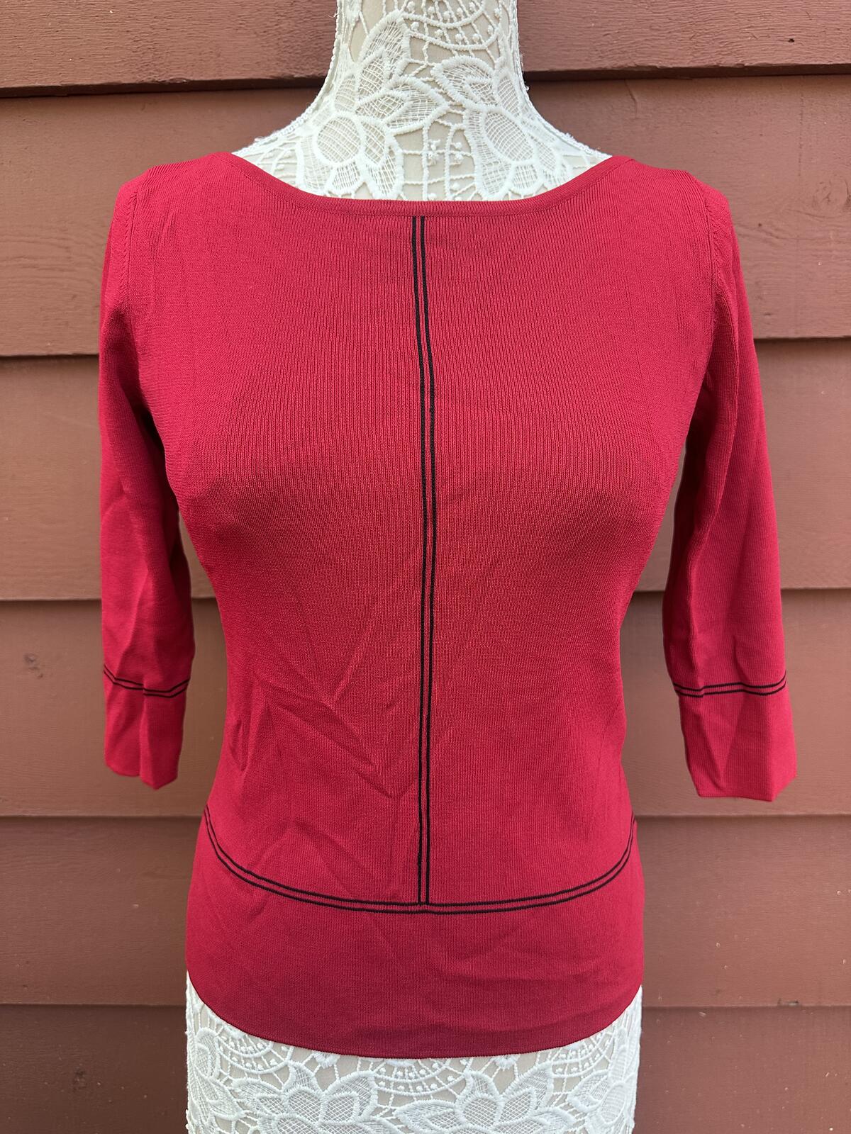 Debbie Morgan Red Knit Top with Black Contrast Seams 3/4 Sleeves Y2K