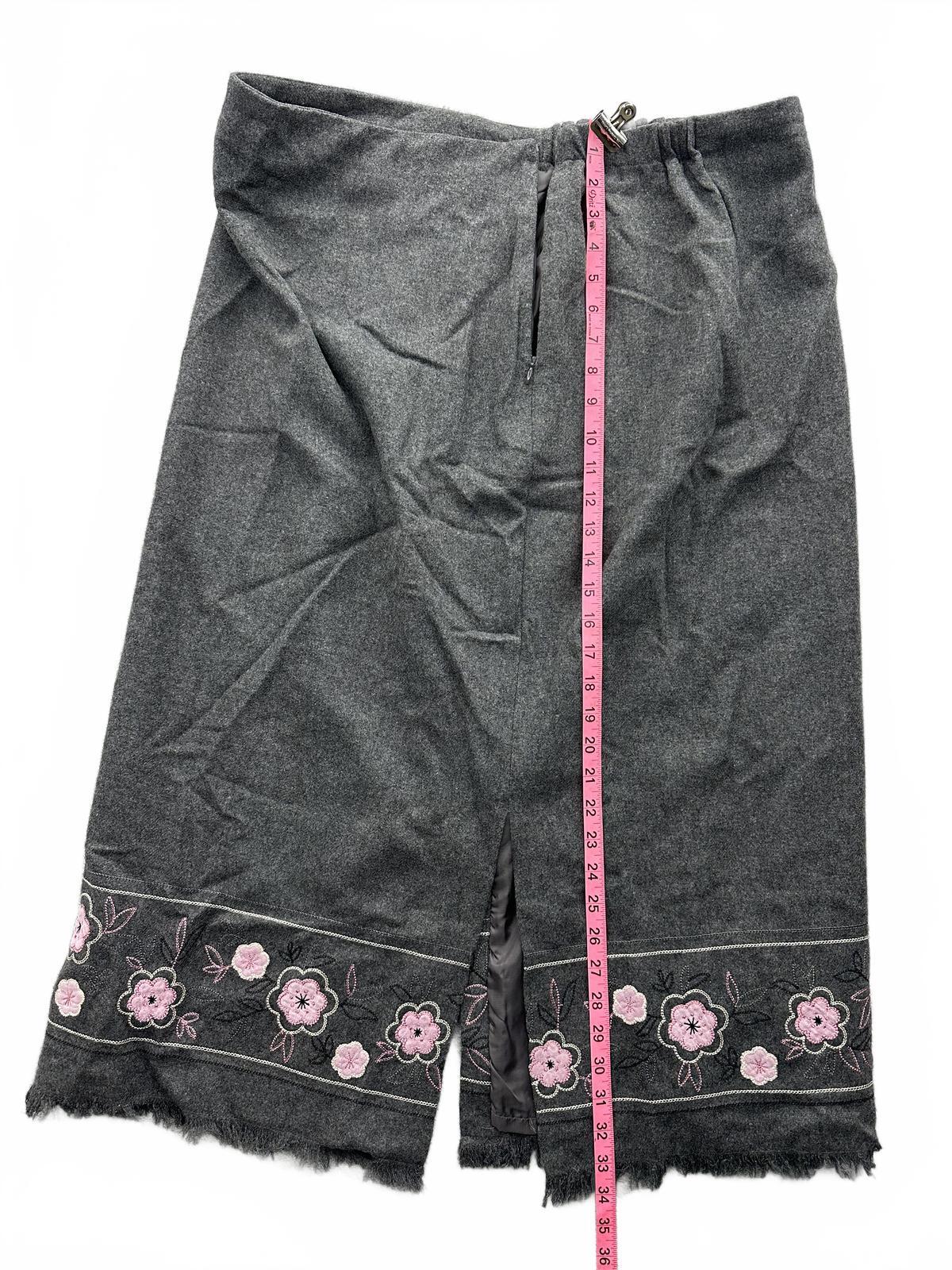 Dressbarn Vintage Gray Wool Skirt with Pink Floral Embroidery and Fringe Hem