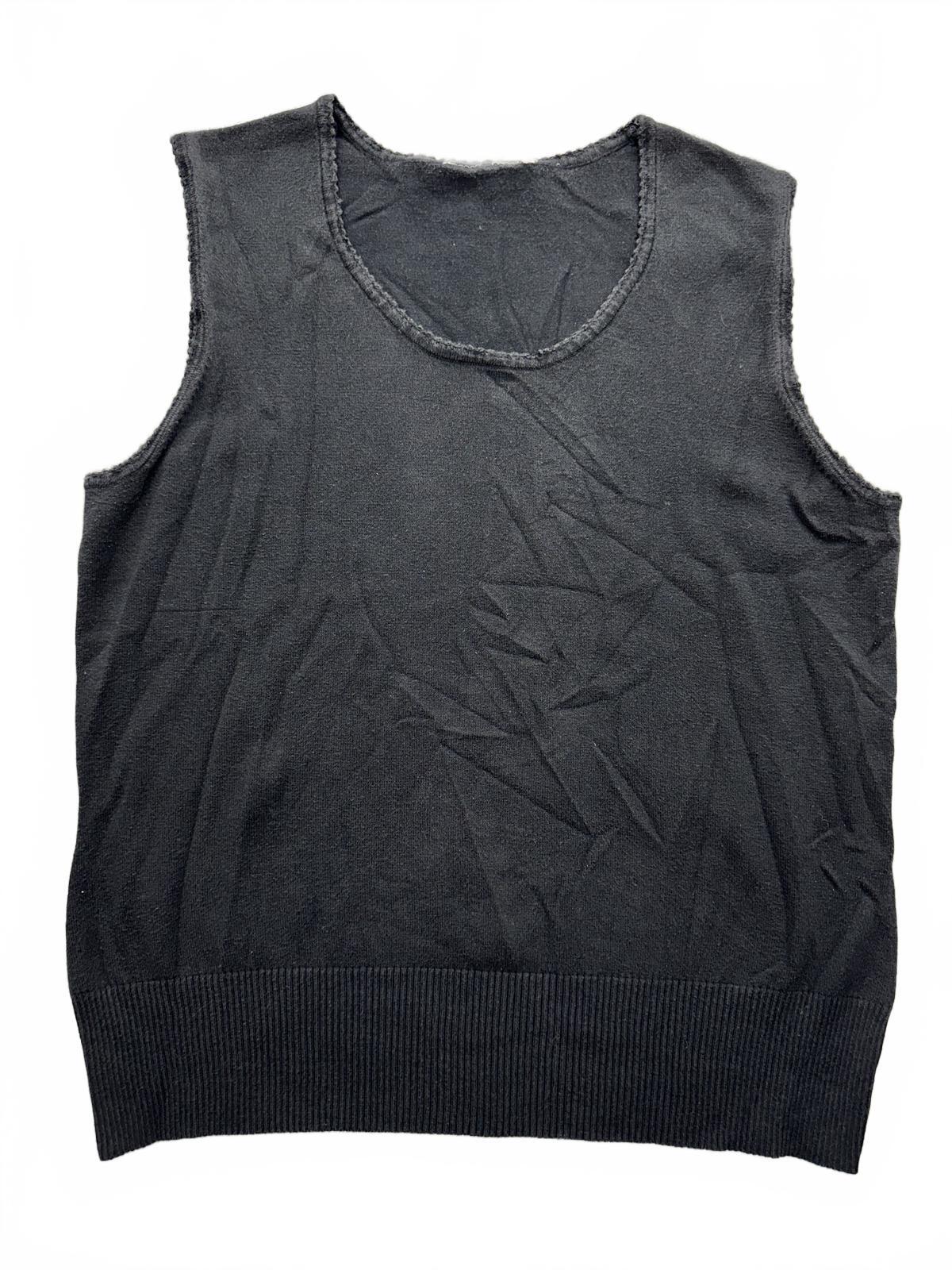 Classic Black Sleeveless Tank Top Perfect for Minimalist and Preppy