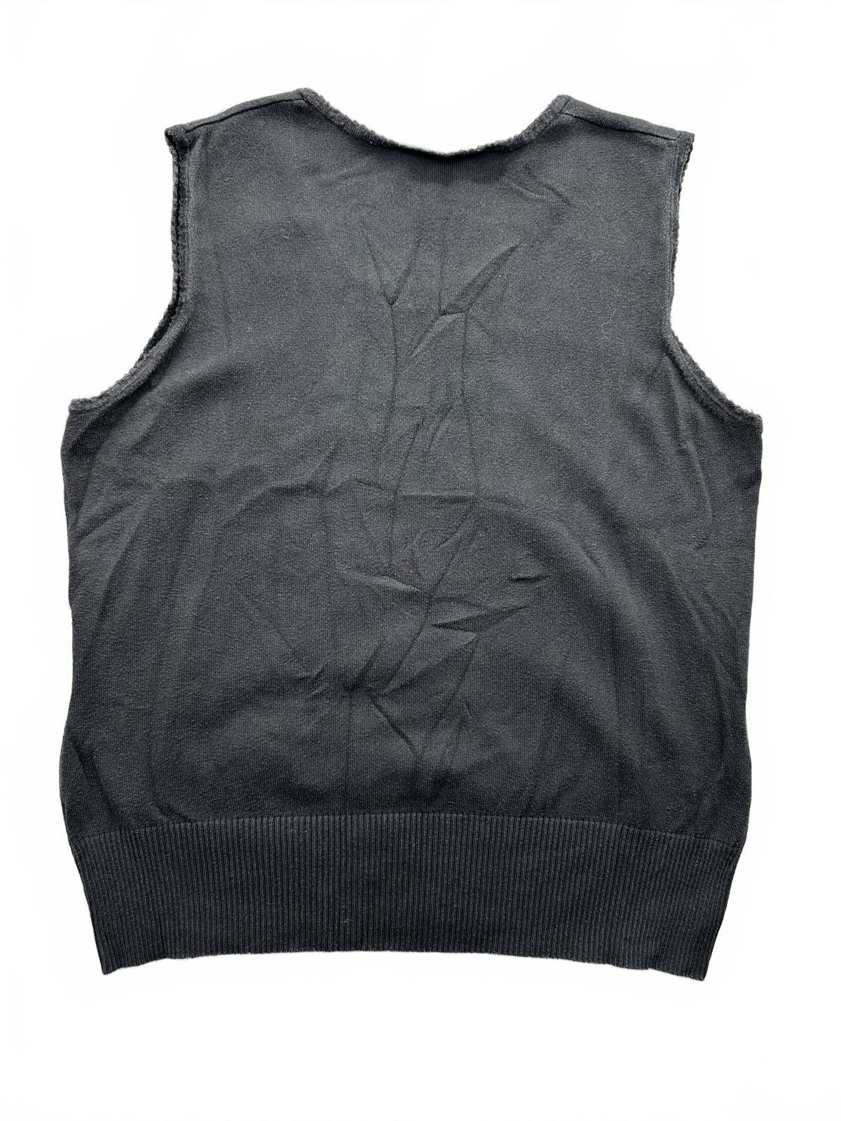 Classic Black Sleeveless Tank Top Perfect for Minimalist and Preppy