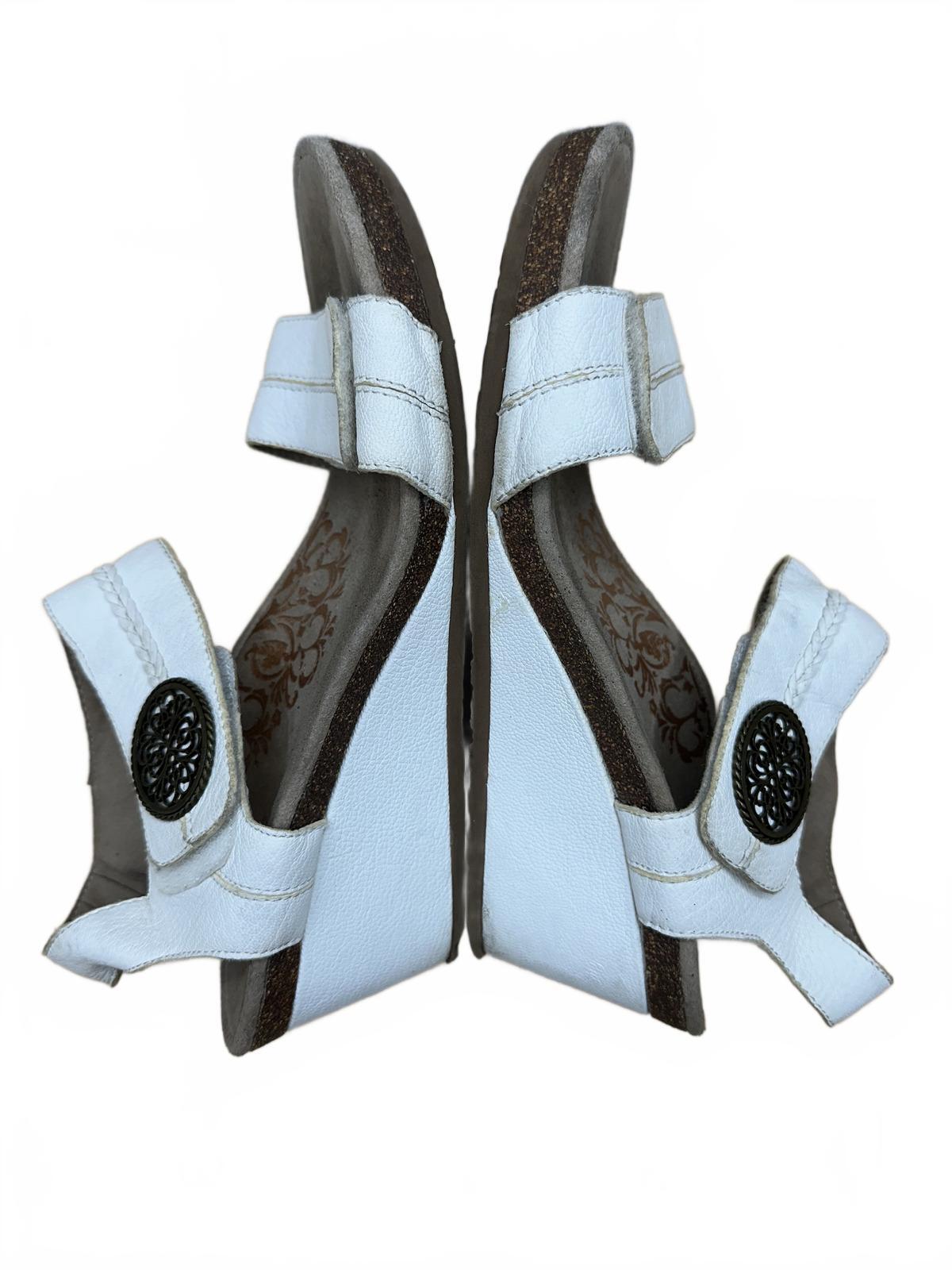 Aetrex Spirit White Leather Wedge Sandals