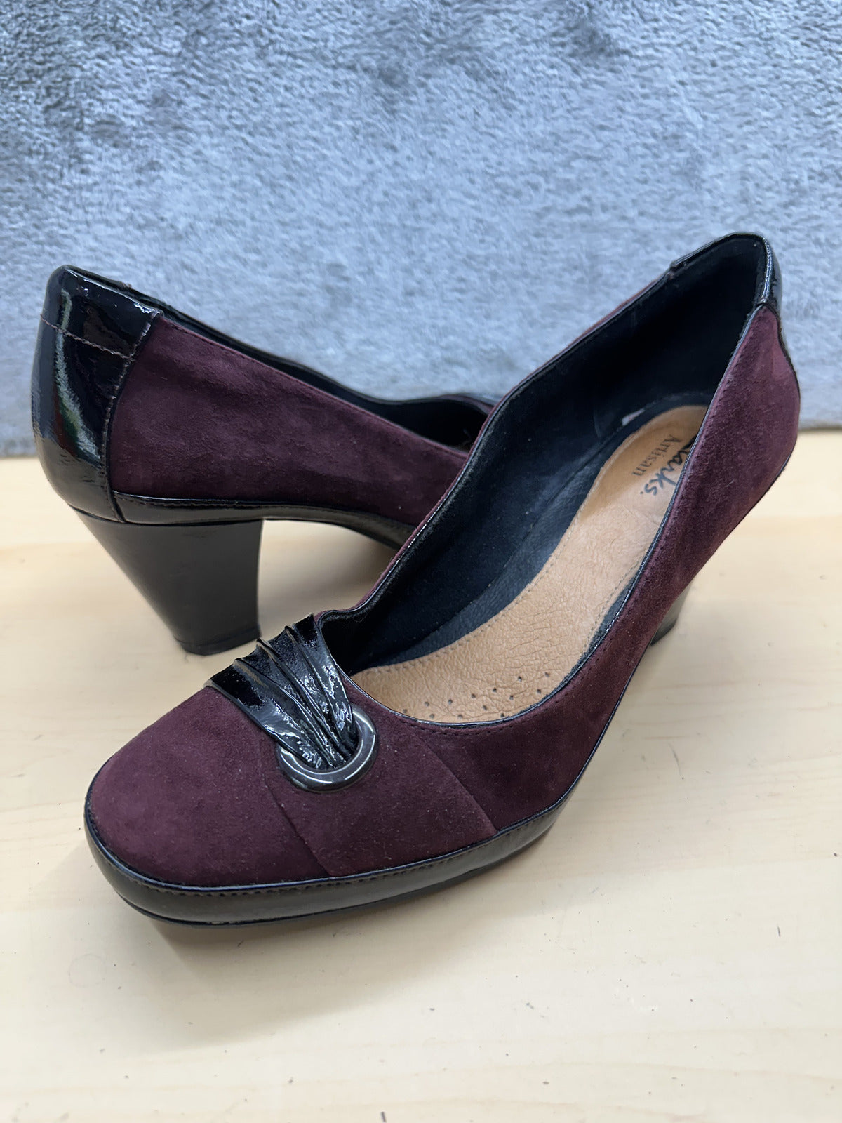Clarks Burgundy Suede Pumps with Black Patent Leather Trim Classic