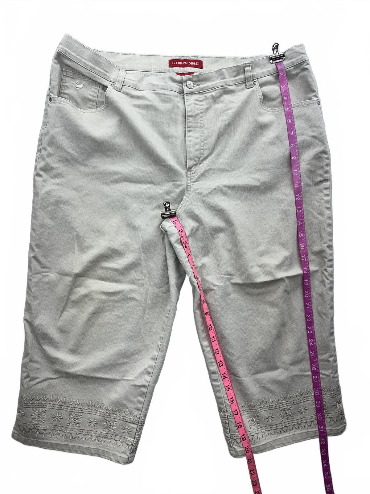Gloria Vanderbilt White Embroidered Capri Pants