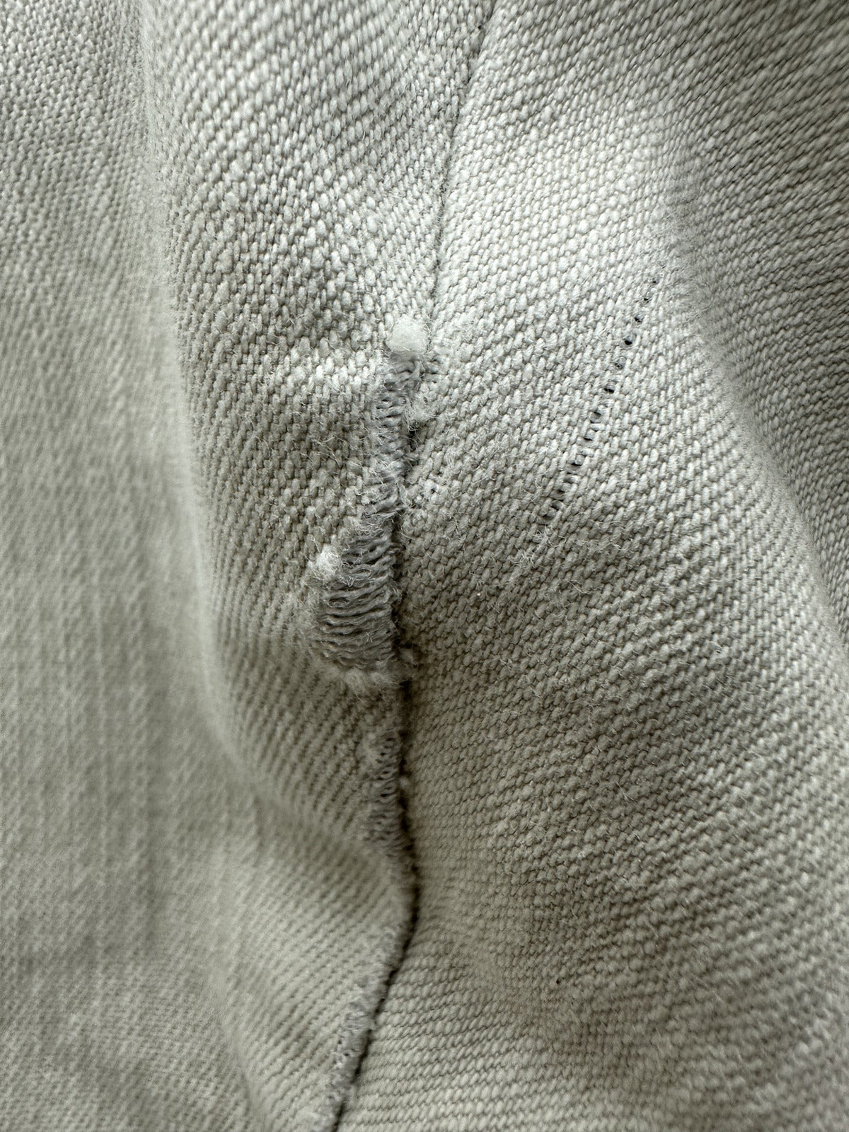 Gloria Vanderbilt White Embroidered Capri Pants