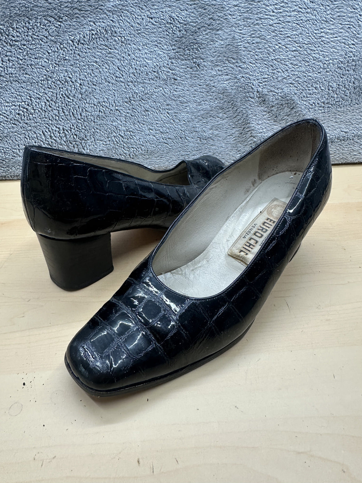 Euro Chic Black Croc Embossed Leather Pumps Vintage Retro Square Toe Block Heel