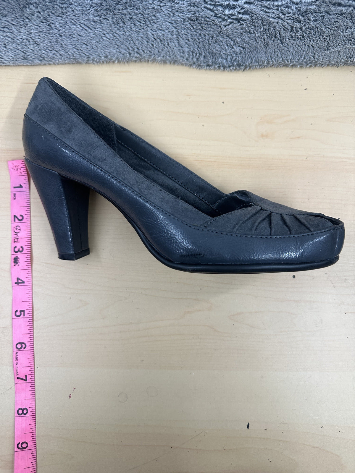 What's What by Aerosoles Gray Suede Peep Toe Heels Classic Vintage Style