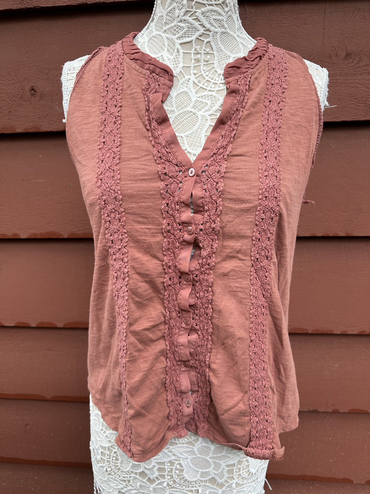 Meadow Rue Bohemian Lace Button Front Sleeveless Top
