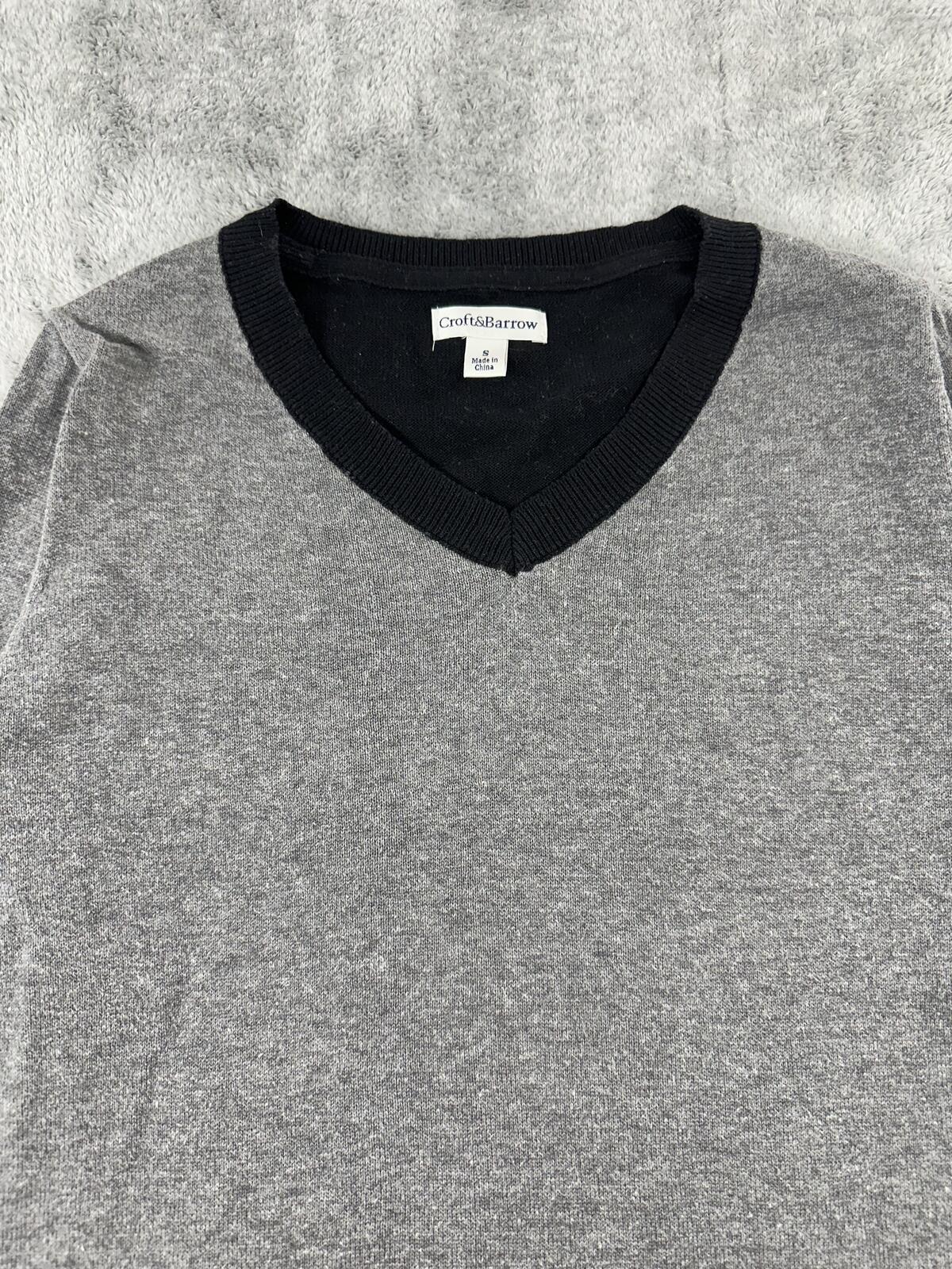 Croft & Barrow Two Tone V Neck Sweater in Gray and Black