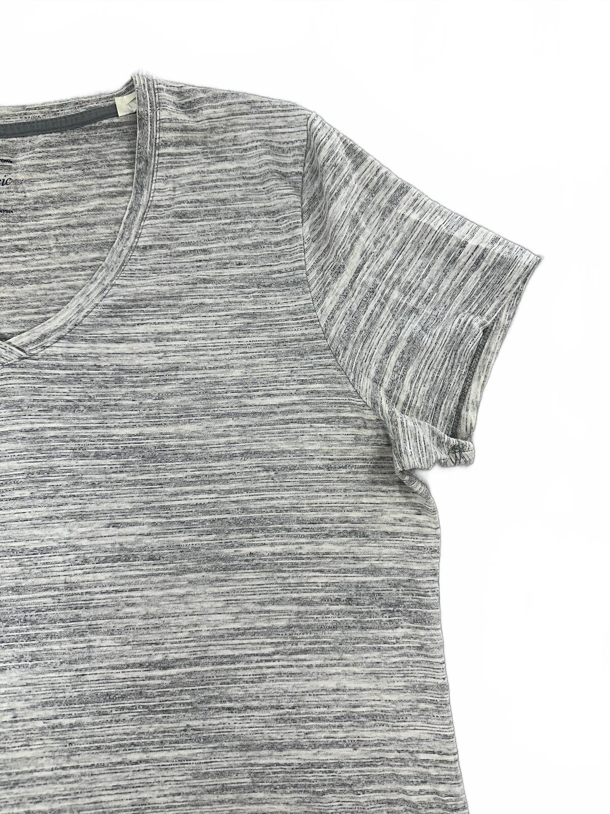 Croft & Barrow Heather Gray V Neck Classic Tee Casual Minimalist Short Sleeve