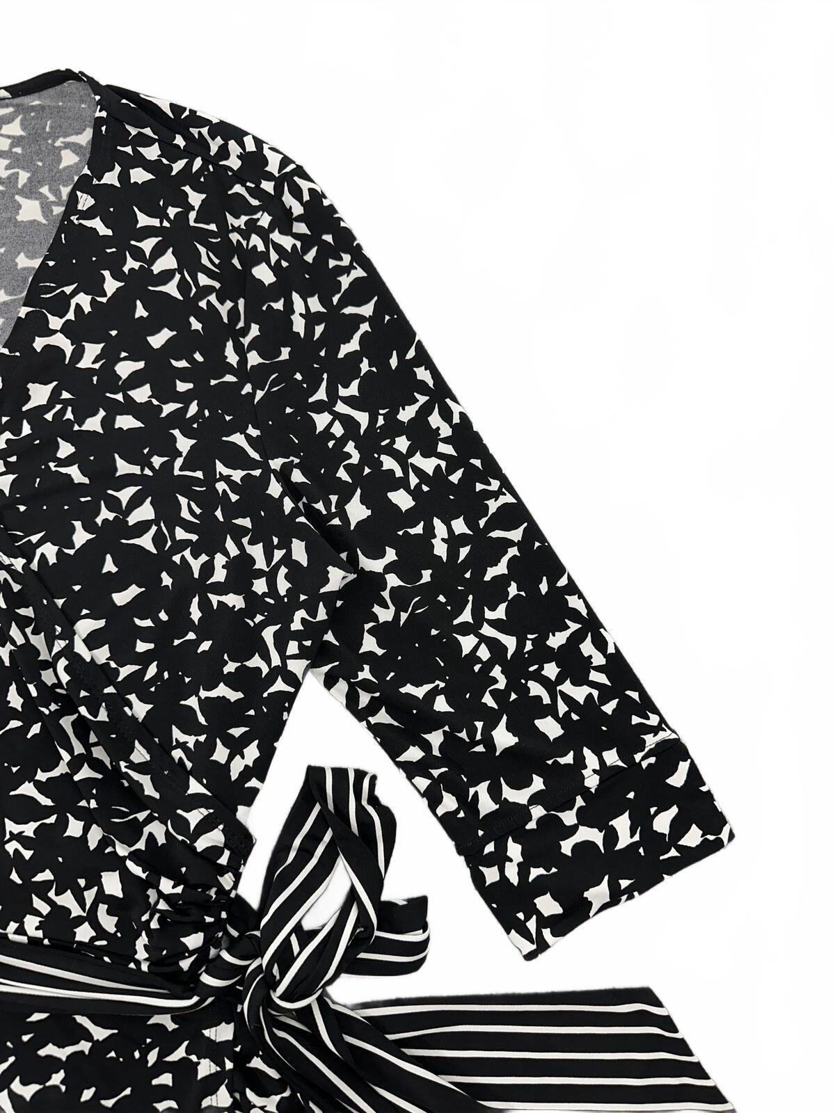 Laundry by Shelli Segal Black and White Abstract Print Wrap Top
