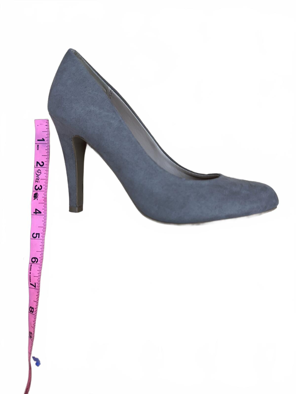 Kelly & Katie Gray Suede Classic Pumps Mid Heel Elegant Office Formal