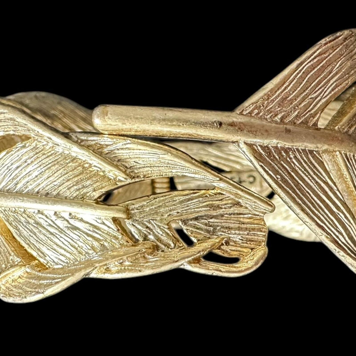 Vintage Gold Leaf Design Hinged Bracelet