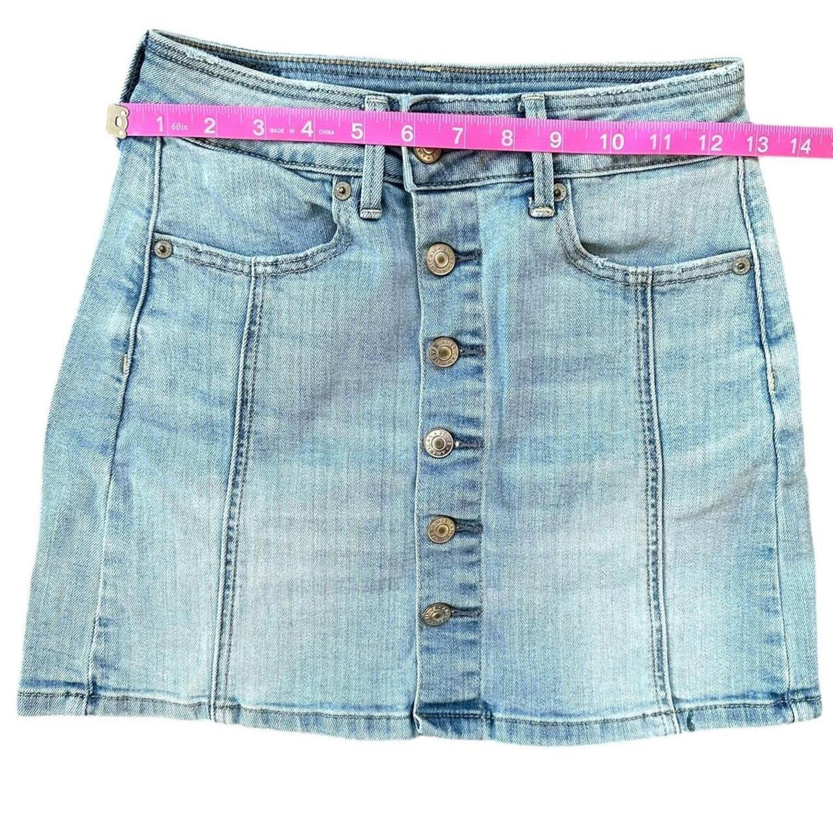 American Eagle Light Wash Denim Skirt Y2K Skater Preppy Style with Button Front