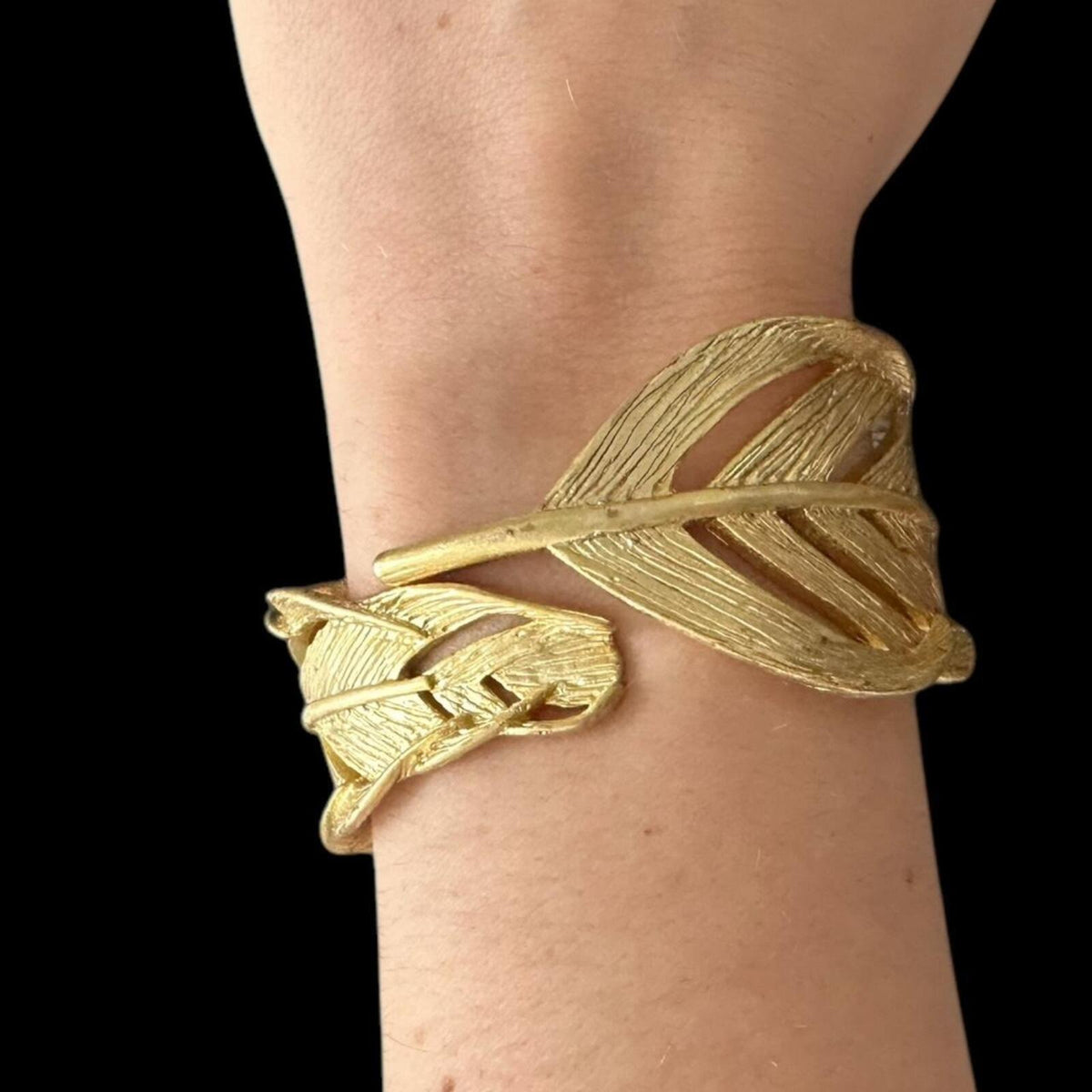 Vintage Gold Leaf Design Hinged Bracelet