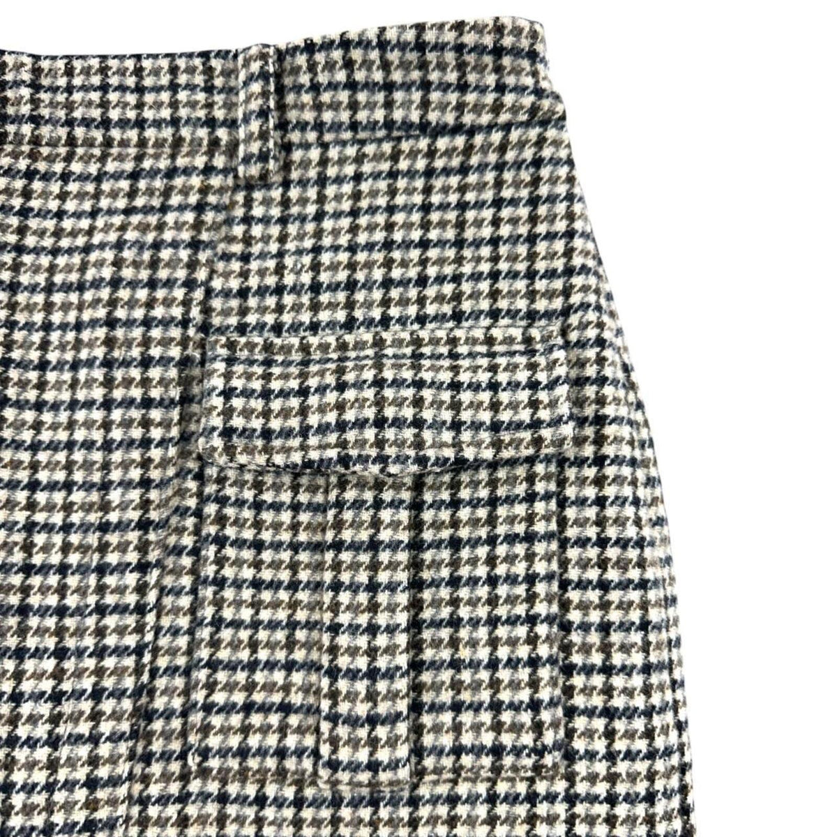 Roocool Black and Tan Houndstooth Mini Skirt with Front Pockets and Slit
