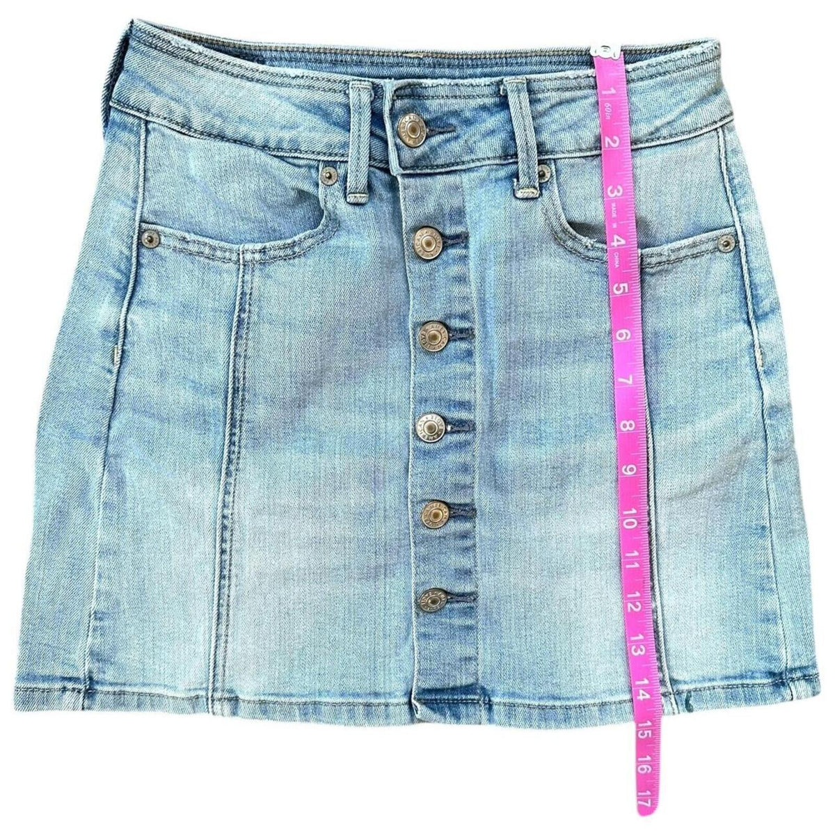 American Eagle Light Wash Denim Skirt Y2K Skater Preppy Style with Button Front