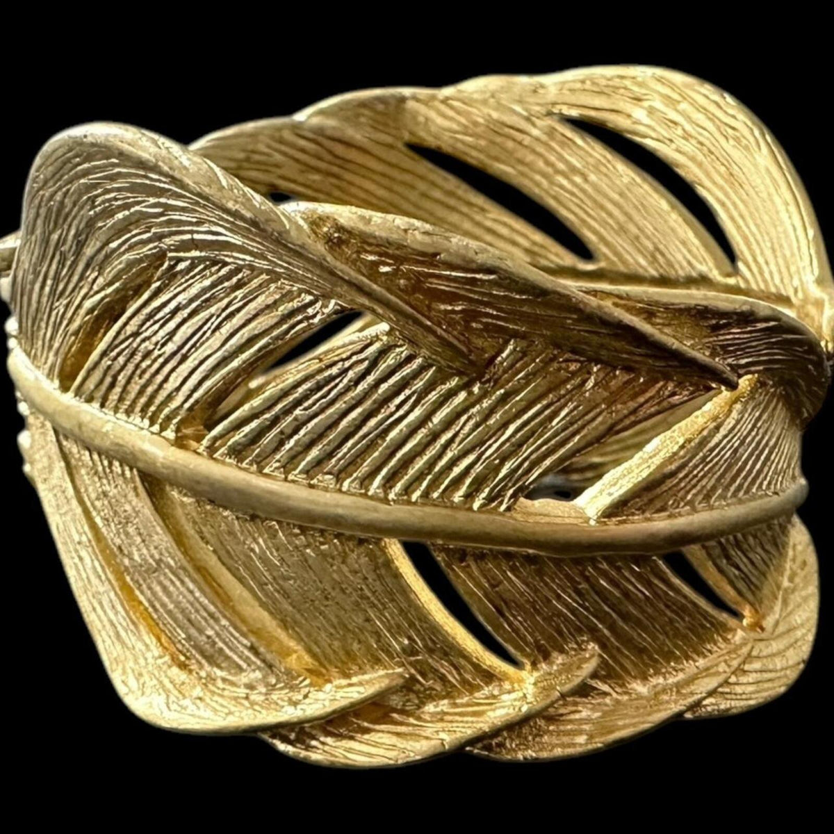 Vintage Gold Leaf Design Hinged Bracelet