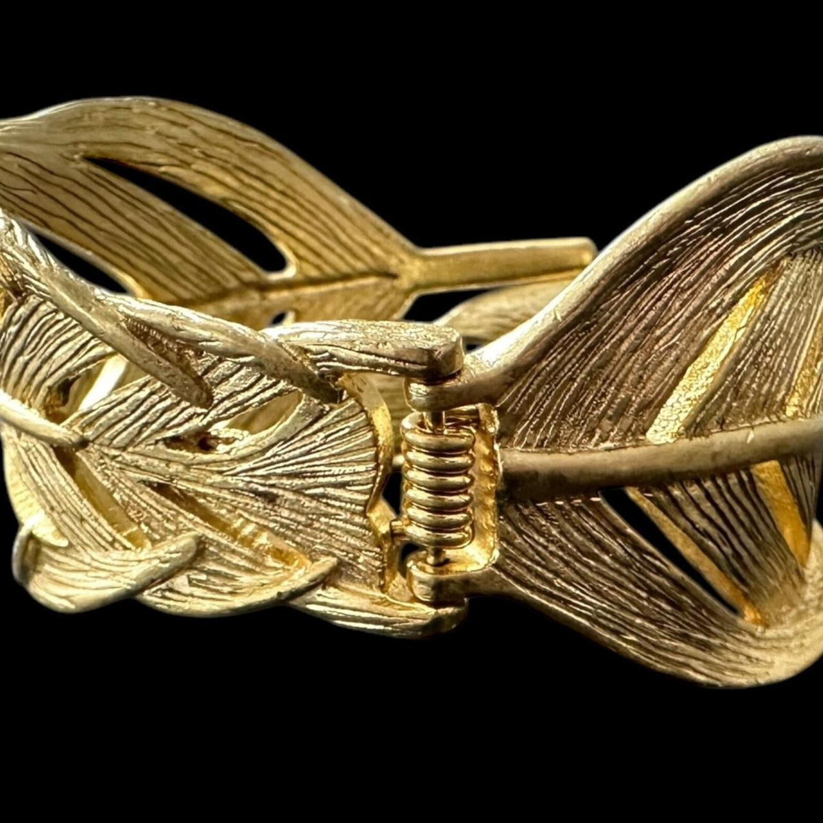Vintage Gold Leaf Design Hinged Bracelet