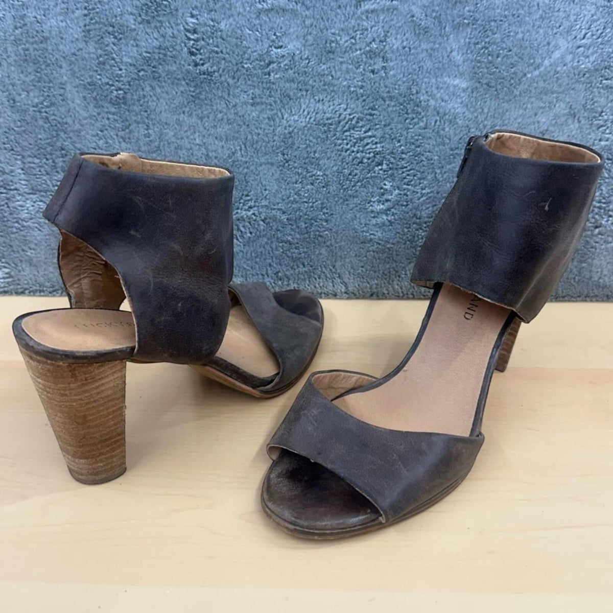 Lucky Brand Jaylin Ankle Cuff Sandals Brown Taupe Distressed Leather Block Heel