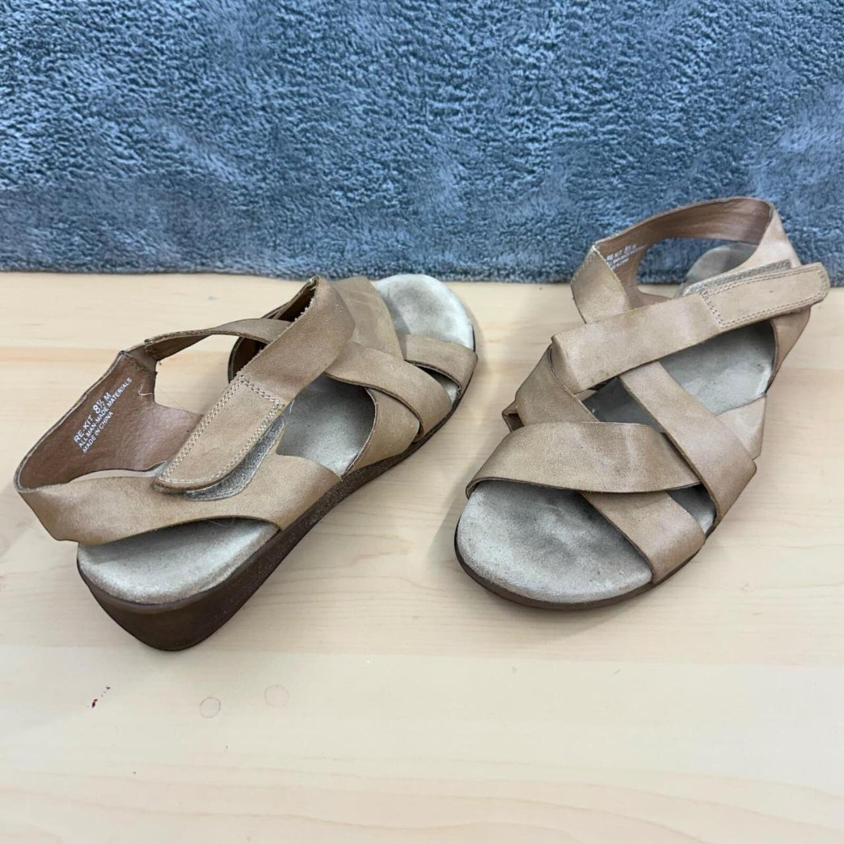 Relativity Re Kit Beige Faux Leather Sandals Low Wedge Heel Y2K