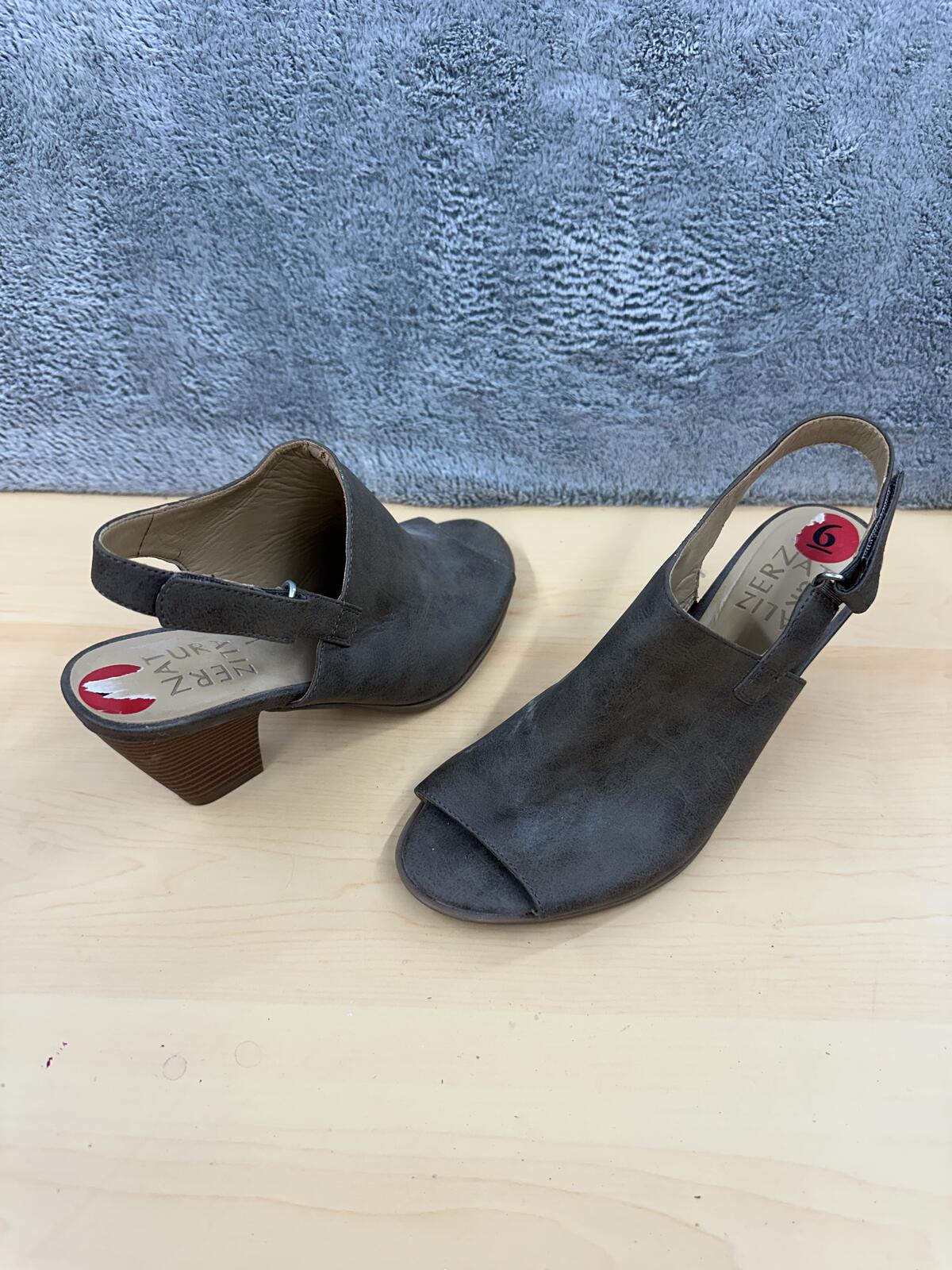 Naturalizer Gray Suede Slingback Heeled Sandals Casual Contemporary