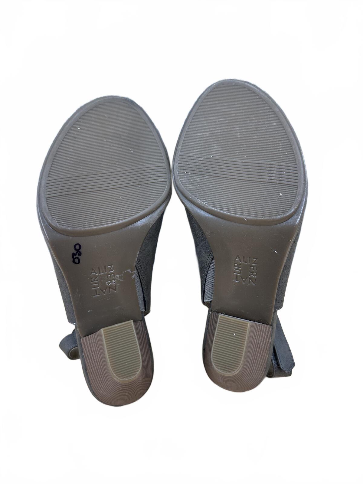 Naturalizer Gray Suede Slingback Heeled Sandals Casual Contemporary