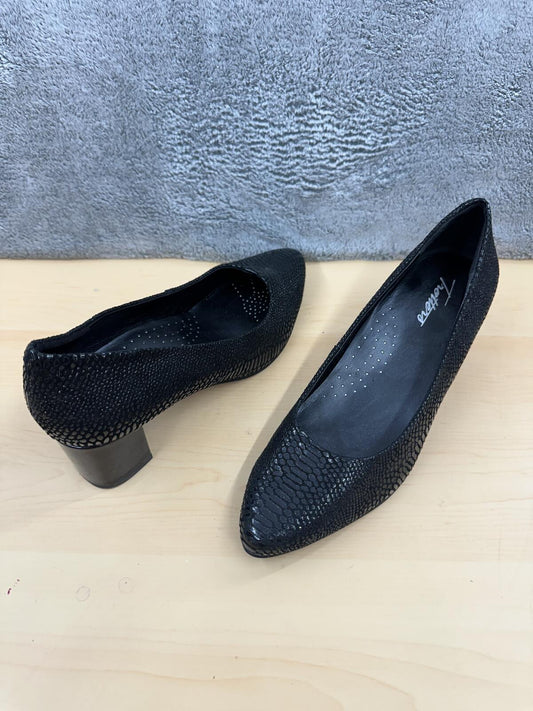 Trotters Black Textured Low Heel Pumps Classic Comfortable Office Casual Shoes