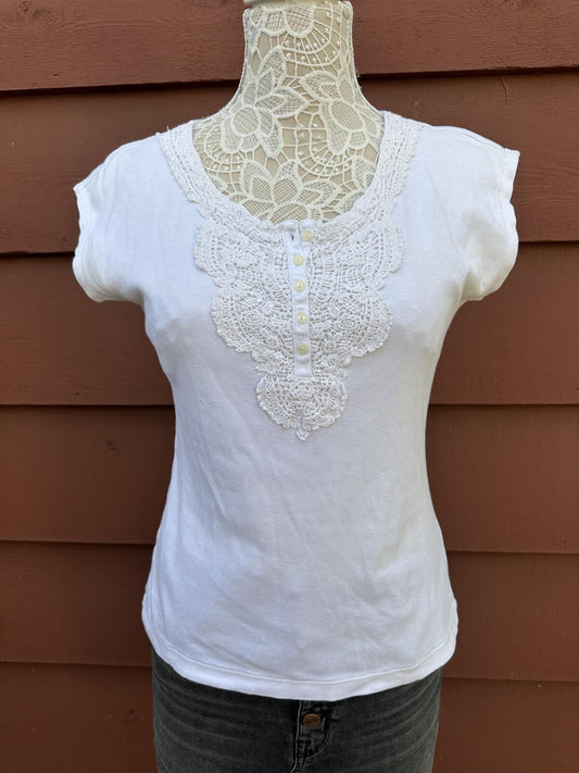Chaps White Cap Sleeve Lace Applique Top Vintage Inspired Cottagecore Blouse