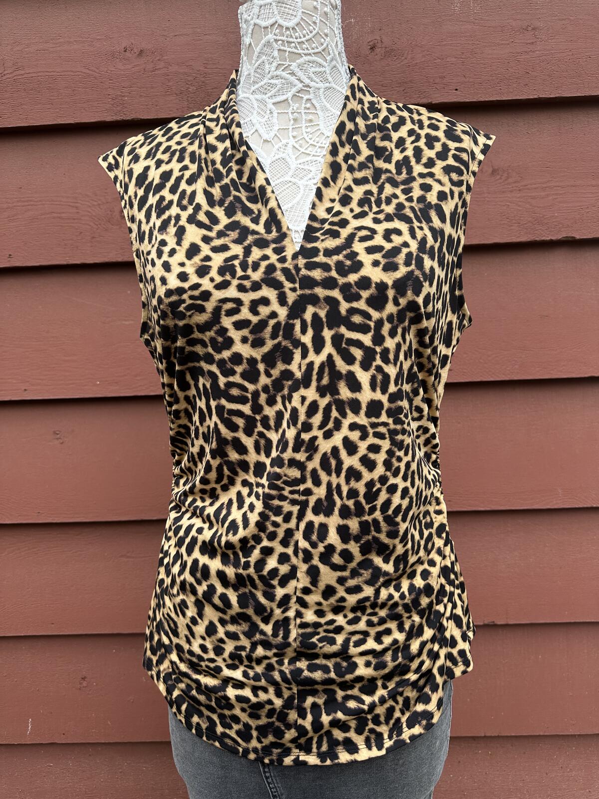 NWT Vince Camuto Leopard Print Sleeveless Top