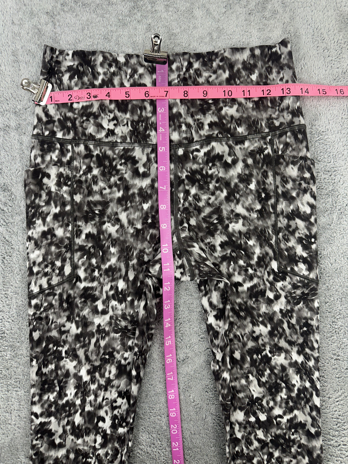 Athleta Salutation Stash 7/8 Tight Leggings Black White Abstract Print