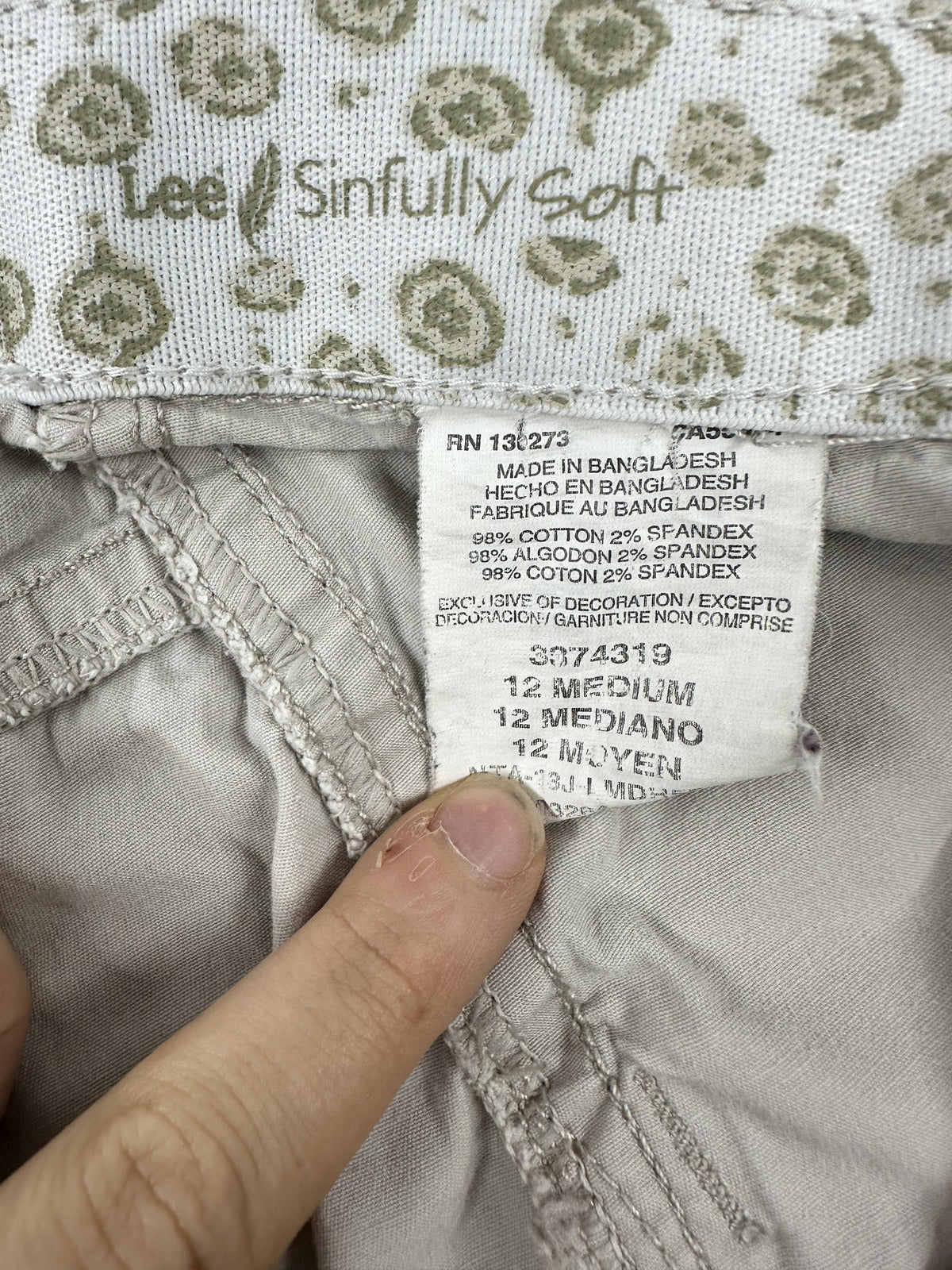 Lee Sinfully Soft Beige Cargo Capri Shorts Medium Casual Utility Summer