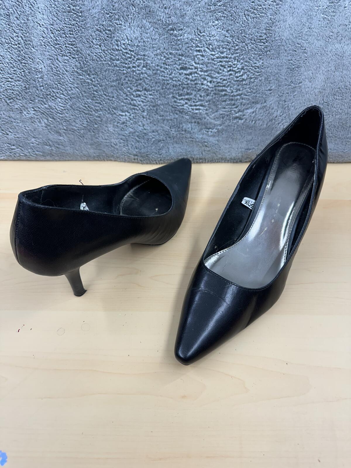 Merona Classic Black Pointed Toe Heels Elegant Minimalist Office Pumps