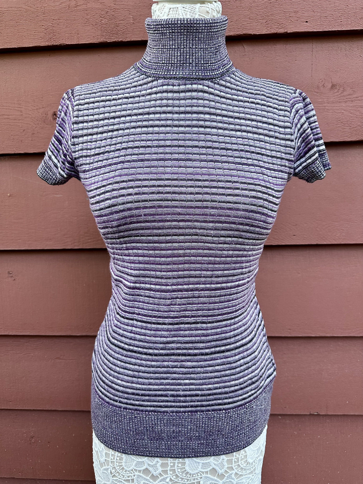 Y2K iZ Byer Purple and White Short Sleeve Turtleneck Knit Top
