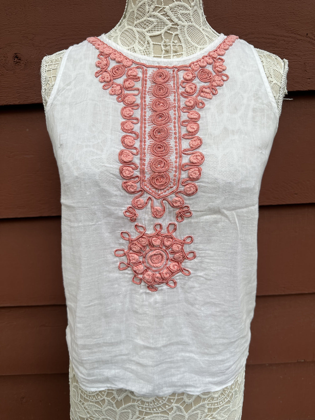 Banana Republic Sleeveless Tank Top White Linen Blend with Coral Pink Boho